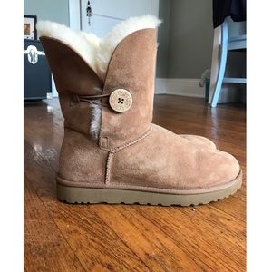 Chestnut Bailey Button UGGs